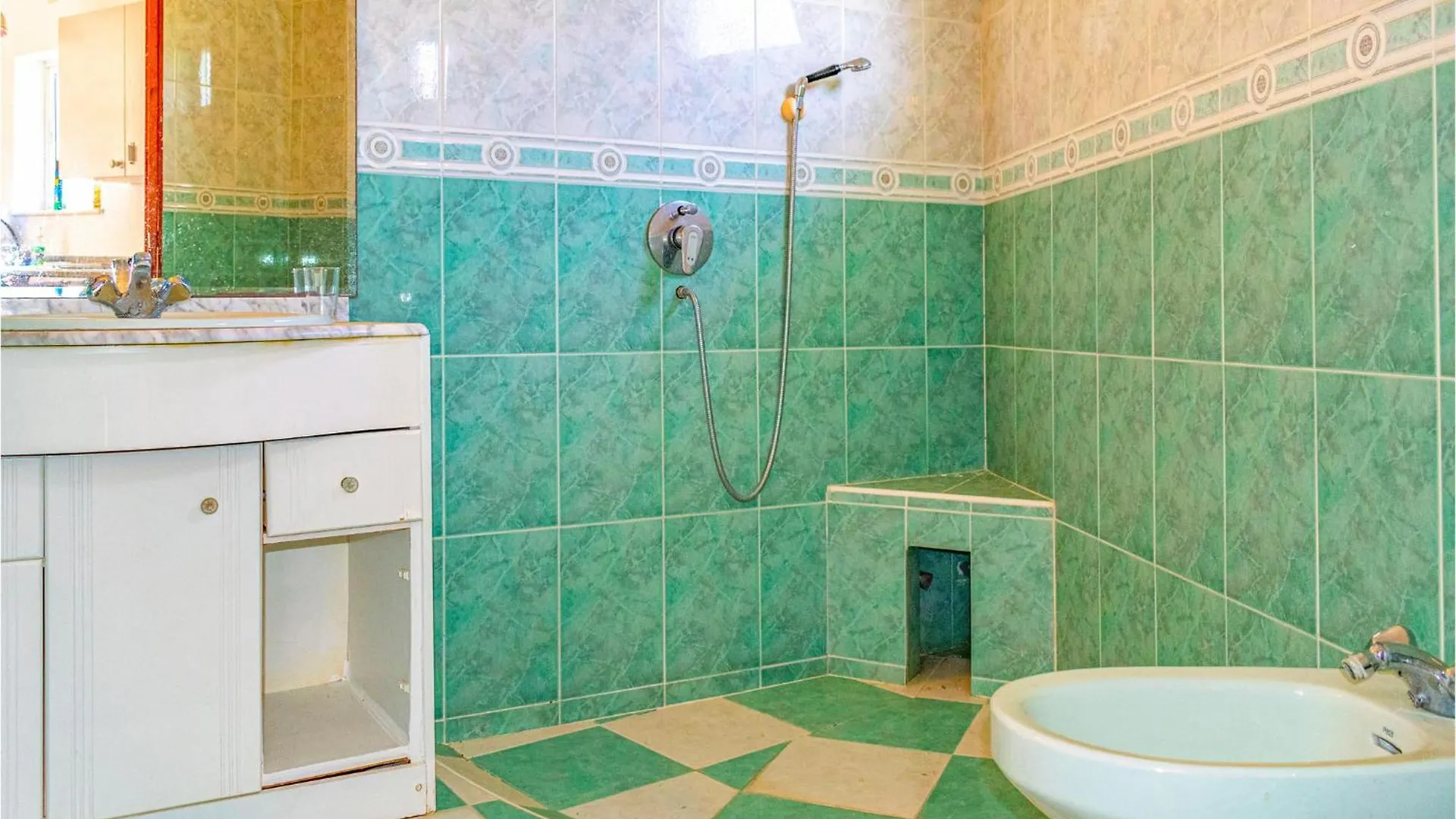 Beautiful Home In Urbanizacion La Capell Torremuelle