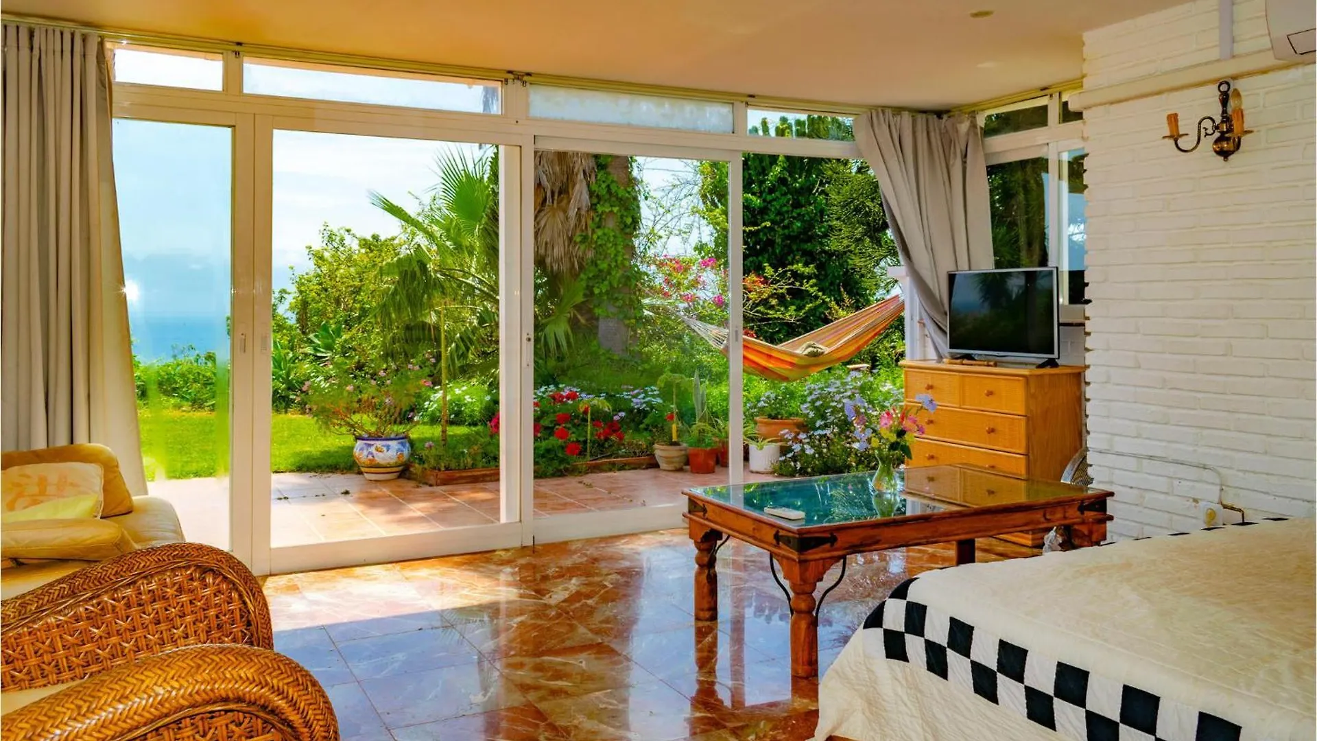 Beautiful Home In Urbanizacion La Capell Torremuelle Semesterbostad