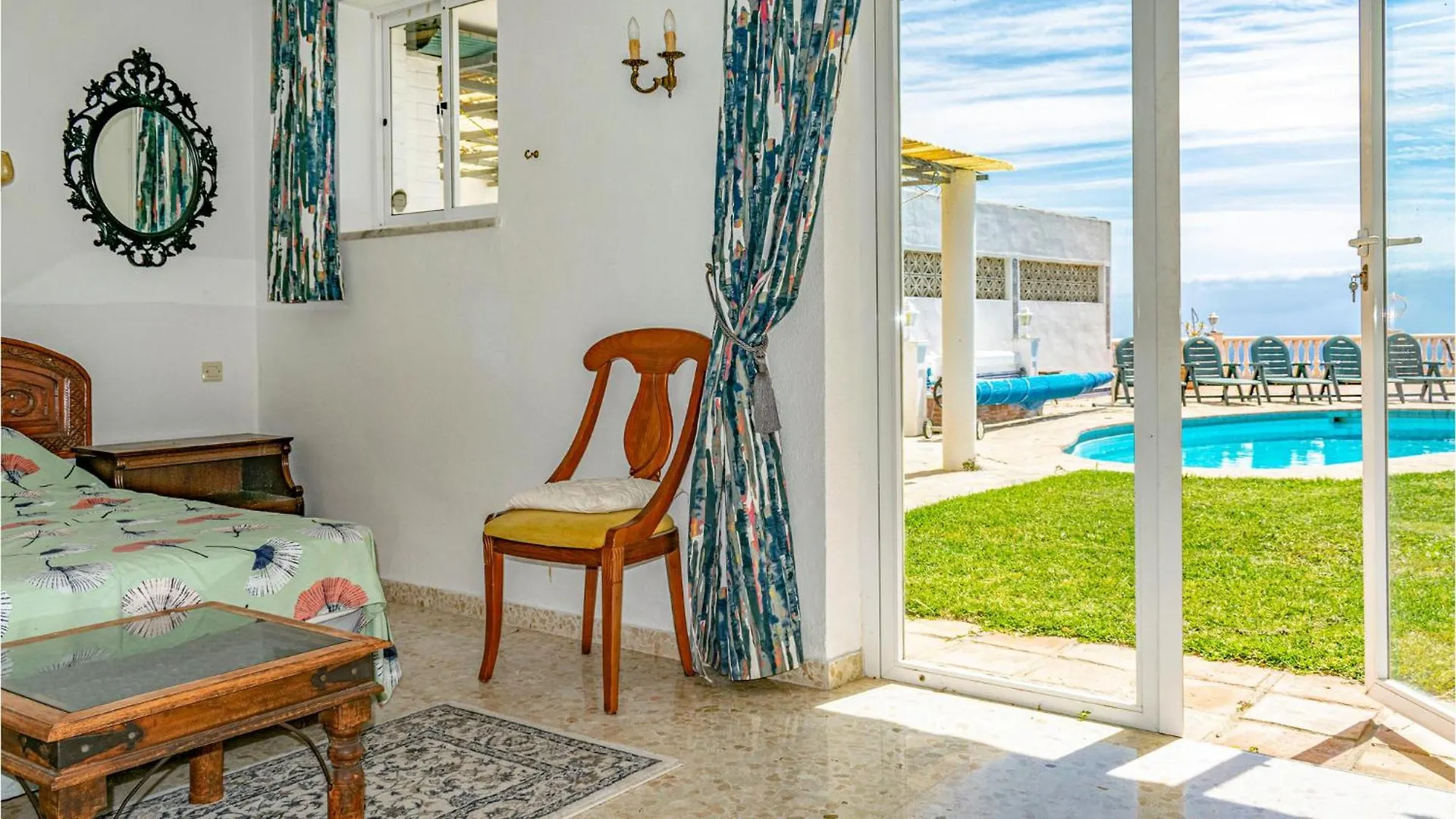 Semesterbostad Beautiful Home In Urbanizacion La Capell Torremuelle Spanien