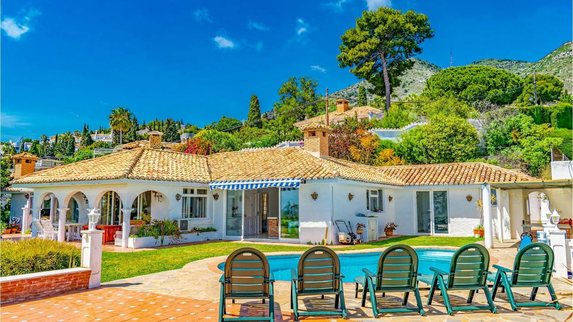 Beautiful Home In Urbanizacion La Capell Torremuelle
