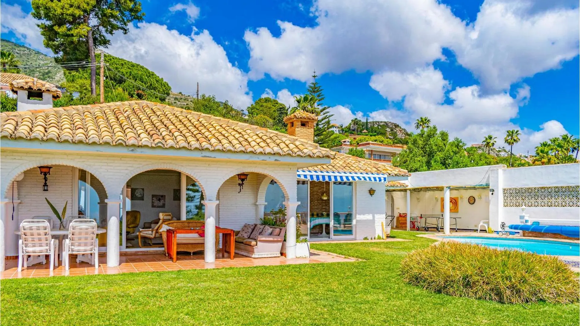 Beautiful Home In Urbanizacion La Capell Torremuelle Semesterbostad