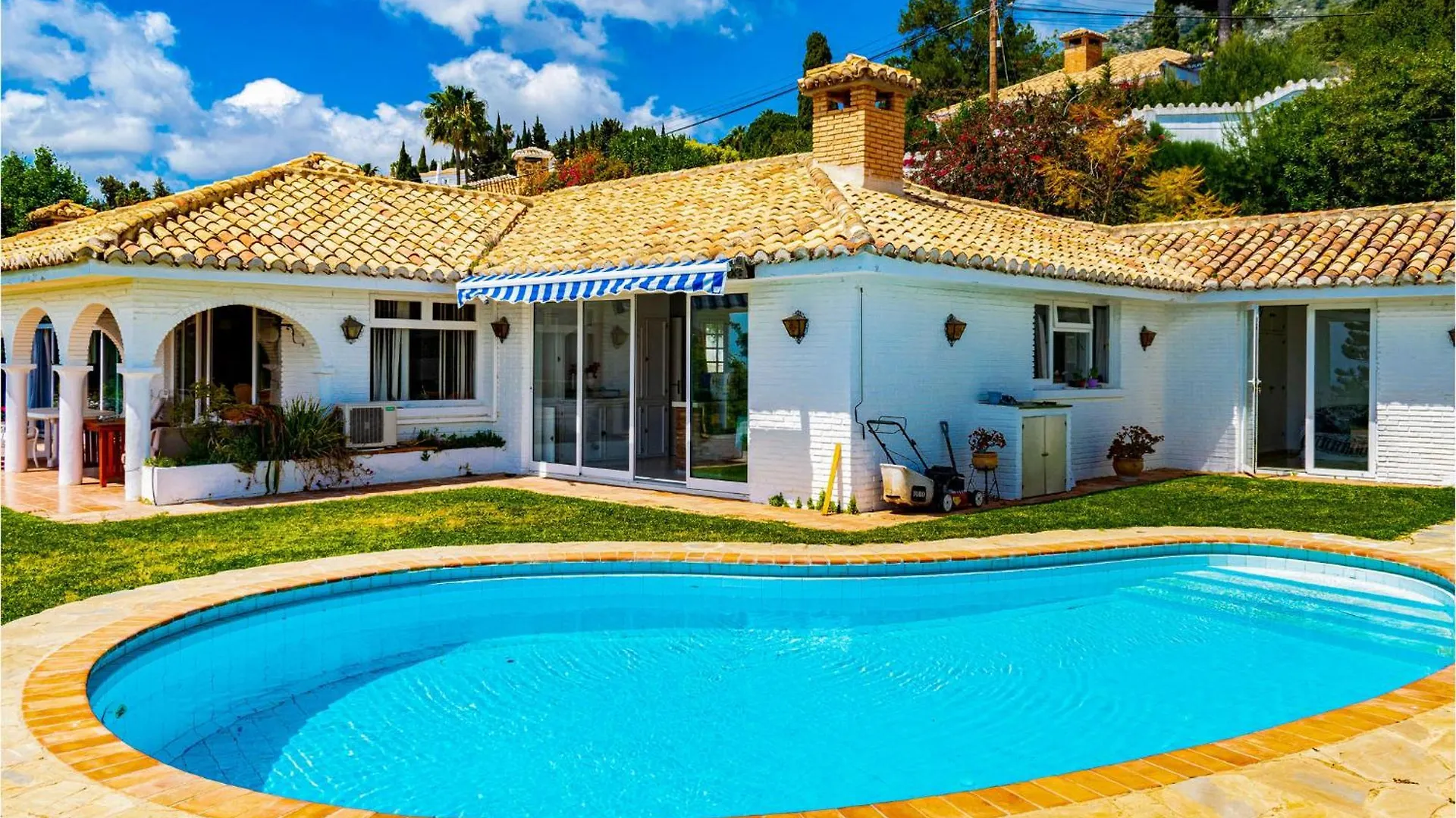 Beautiful Home In Urbanizacion La Capell Torremuelle