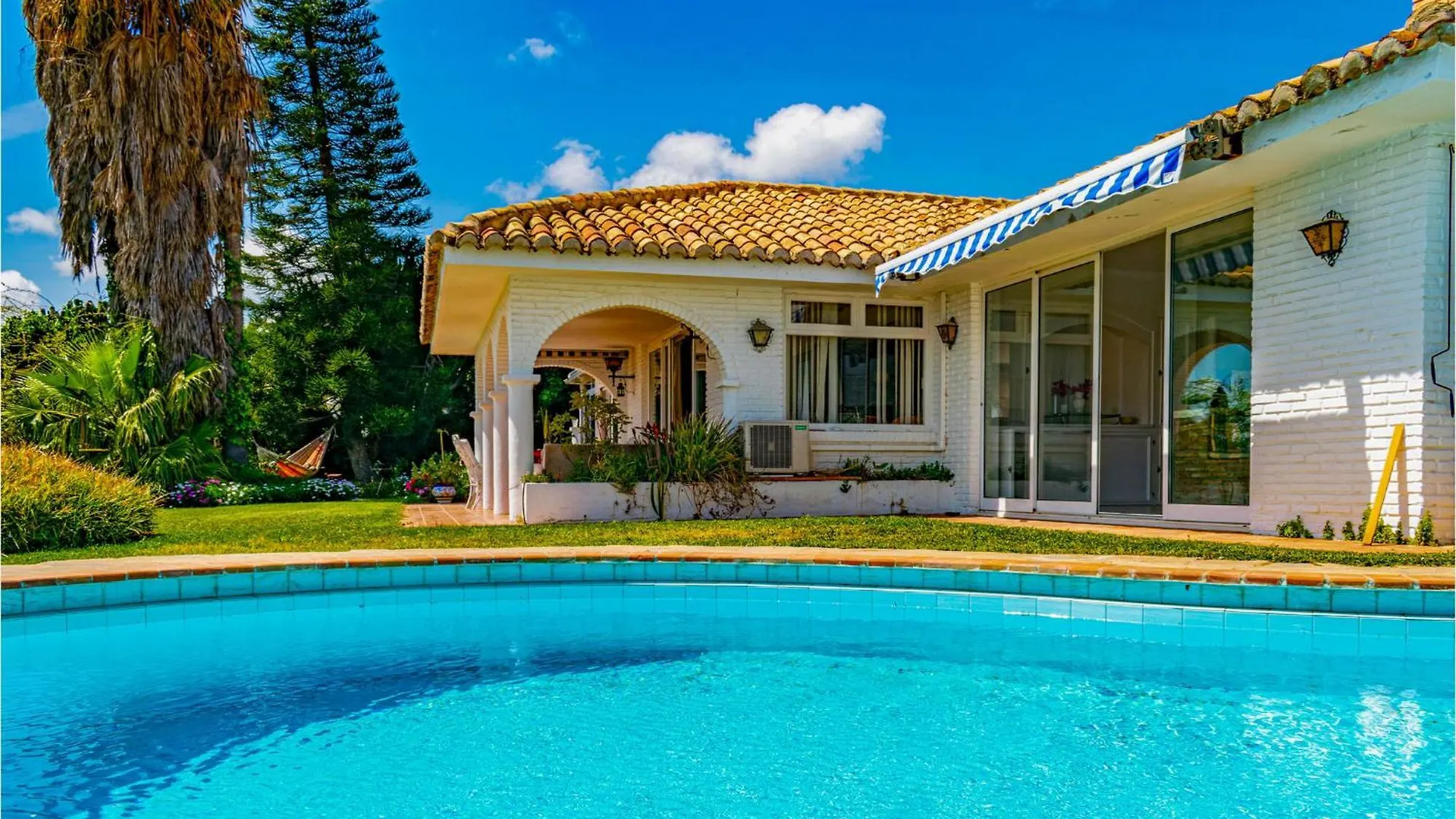 Holiday home Beautiful Home In Urbanizacion La Capell Torremuelle